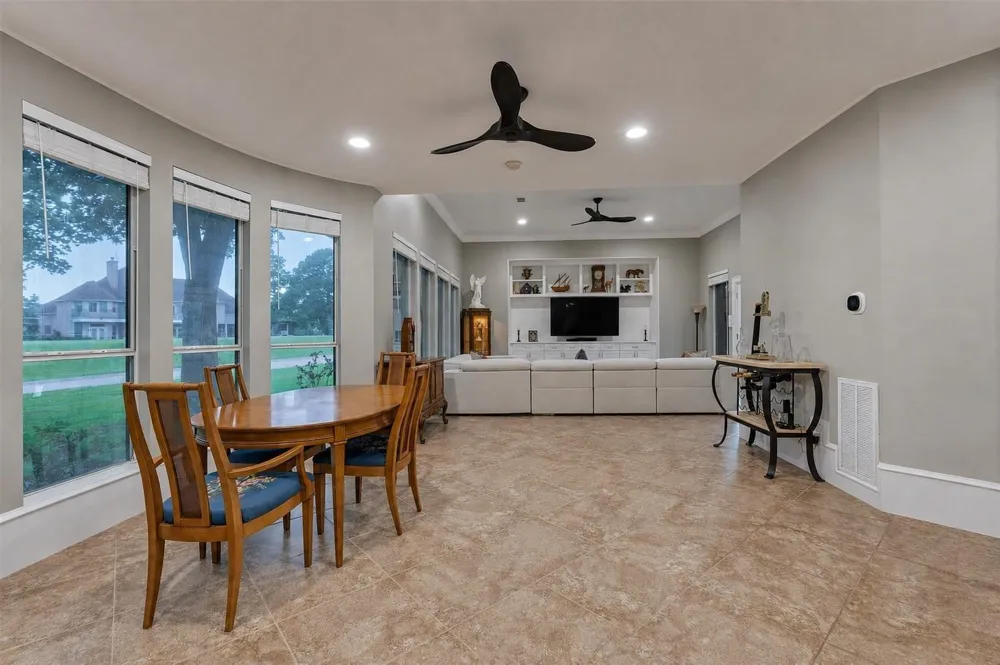 609 Edgewood Drive Montgomery, TX 77356