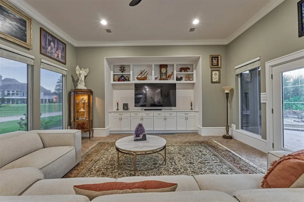 609 Edgewood Drive Montgomery, TX 77356