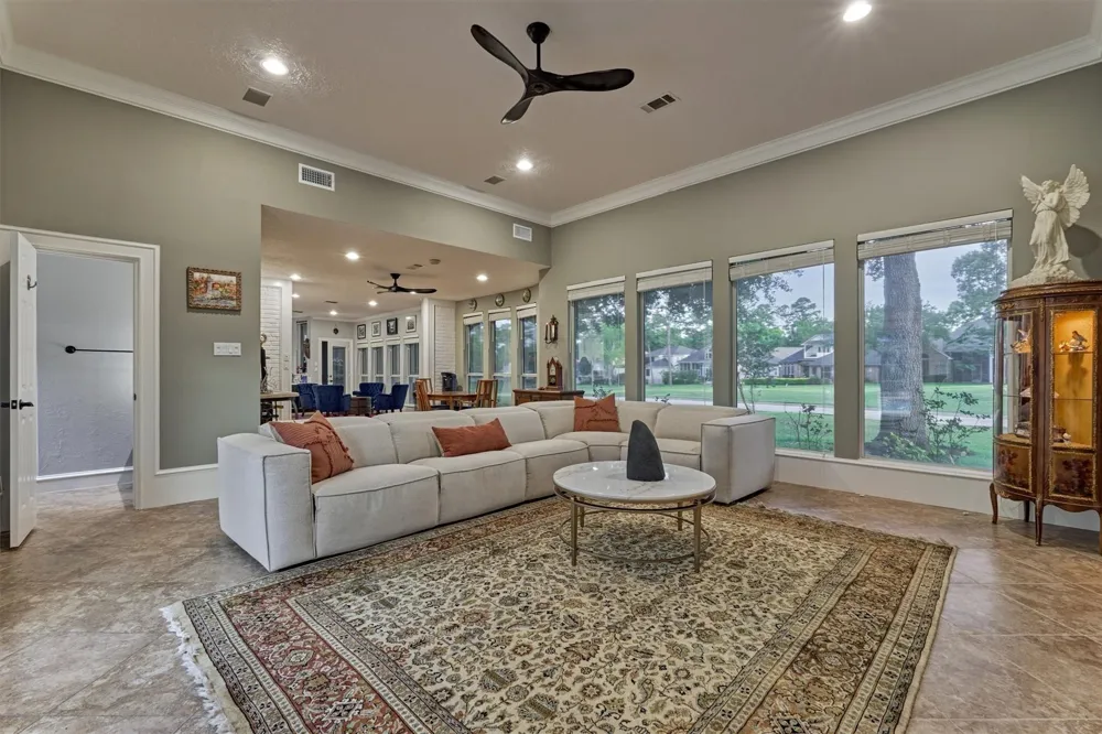 609 Edgewood Drive Montgomery, TX 77356