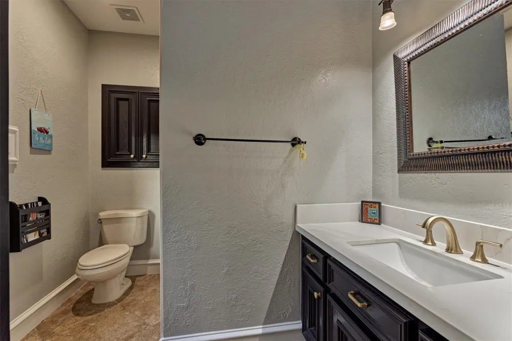 609 Edgewood Drive Montgomery, TX 77356