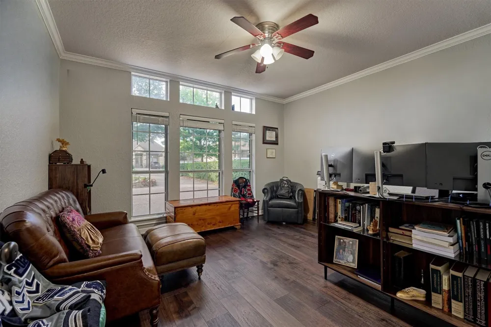 609 Edgewood Drive Montgomery, TX 77356