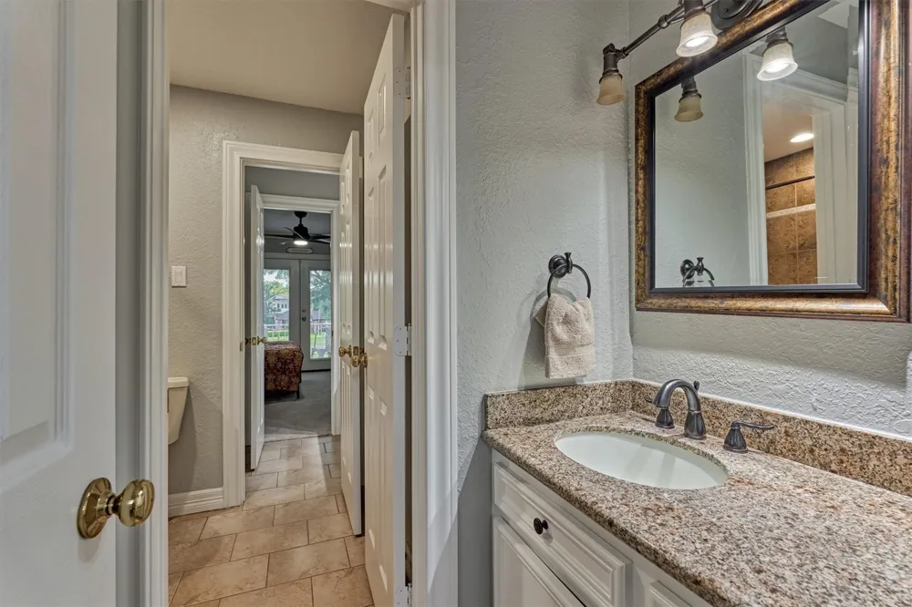 609 Edgewood Drive Montgomery, TX 77356
