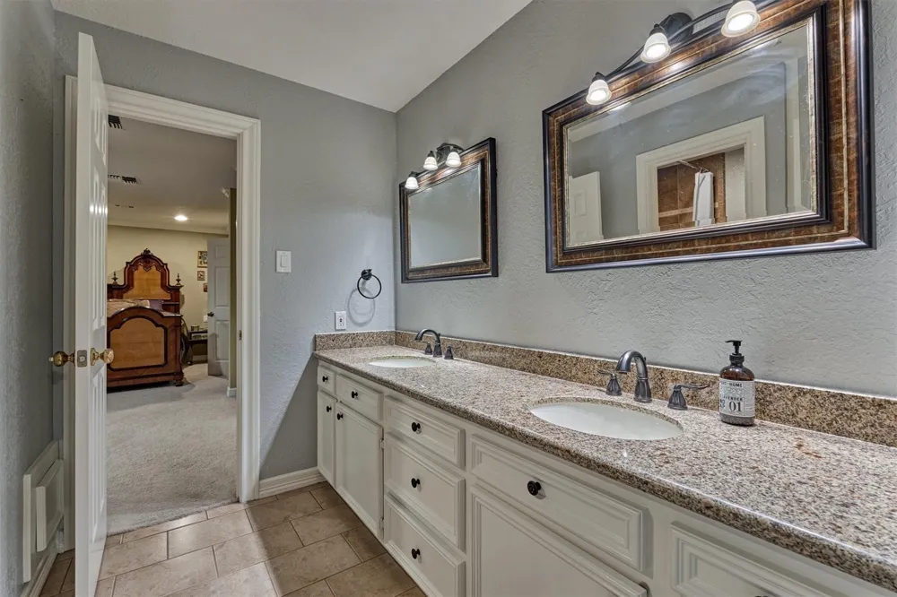 609 Edgewood Drive Montgomery, TX 77356