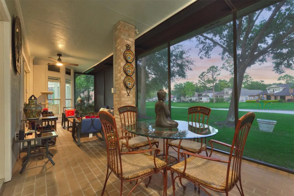609 Edgewood Drive Montgomery, TX 77356