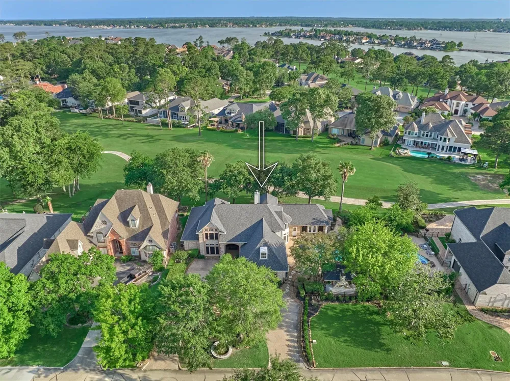 609 Edgewood Drive Montgomery, TX 77356