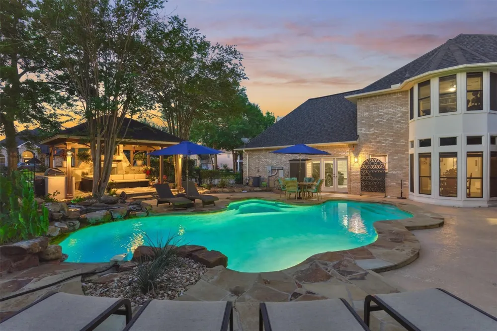609 Edgewood Drive Montgomery, TX 77356