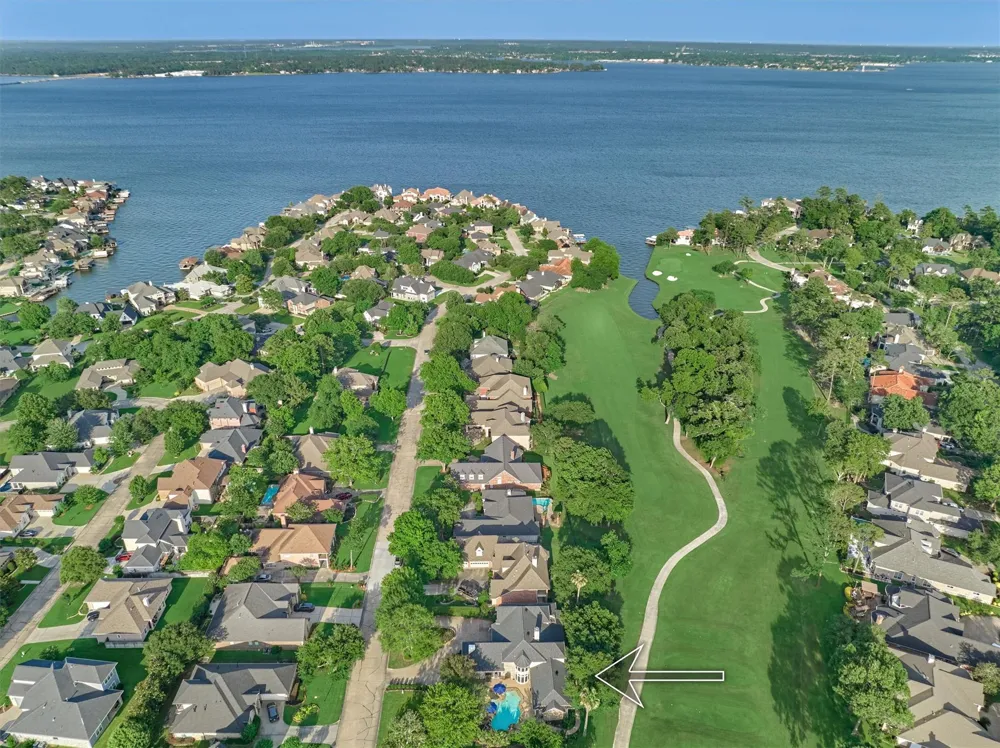 609 Edgewood Drive Montgomery, TX 77356