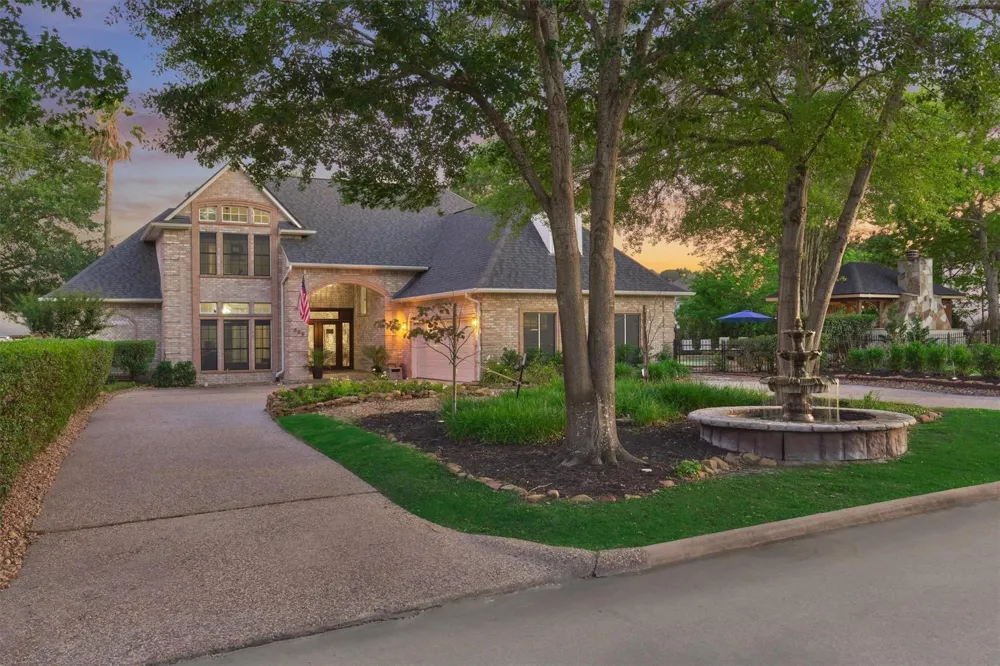 609 Edgewood Drive Montgomery, TX 77356