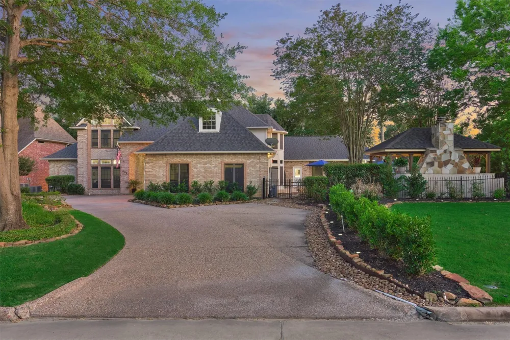 609 Edgewood Drive Montgomery, TX 77356