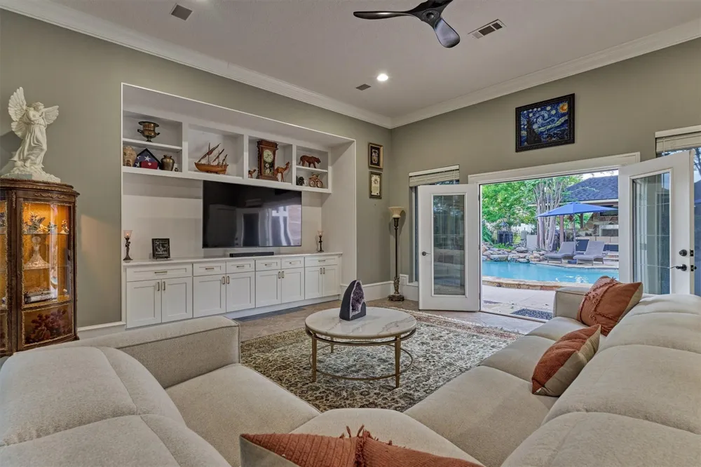 609 Edgewood Drive Montgomery, TX 77356