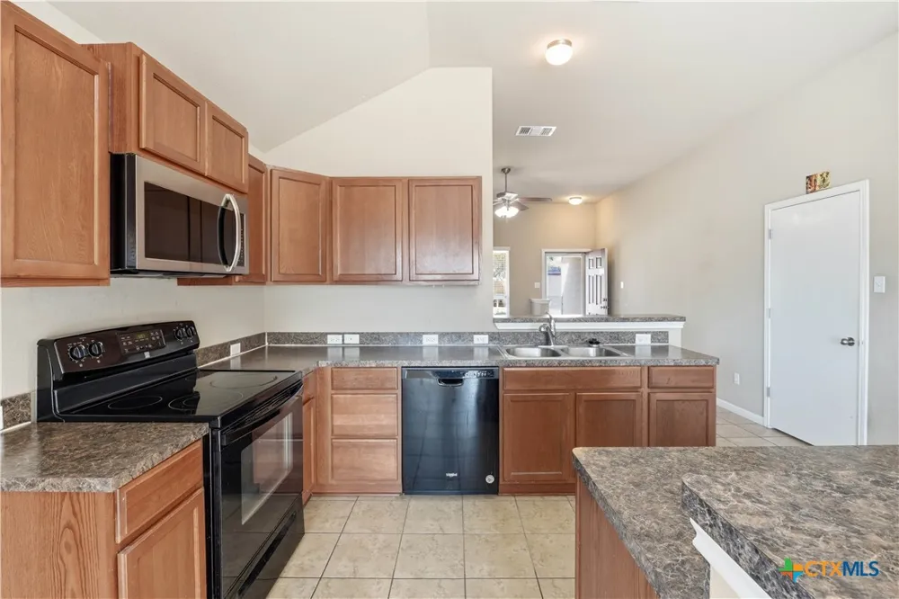 2323 Stoneham Temple, TX 76504