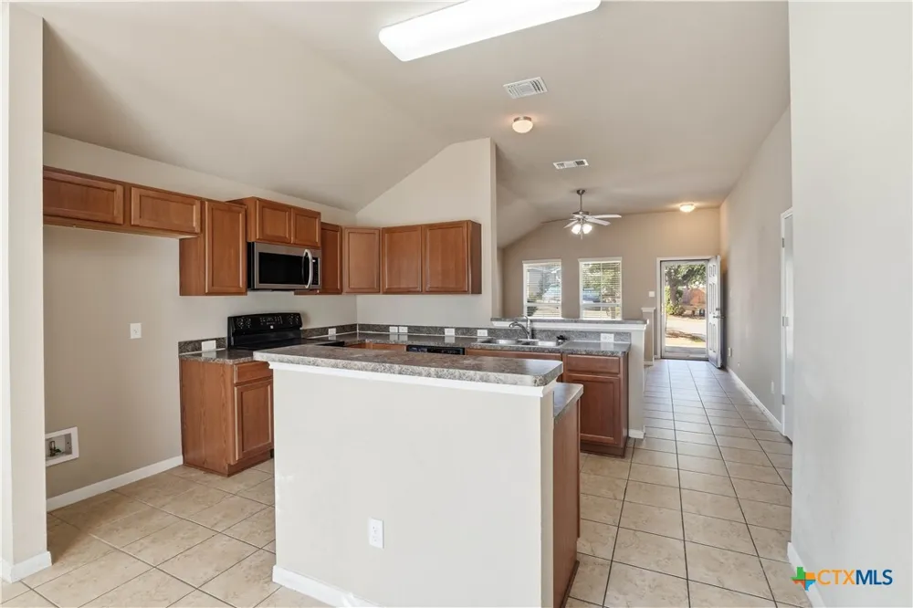 2323 Stoneham Temple, TX 76504