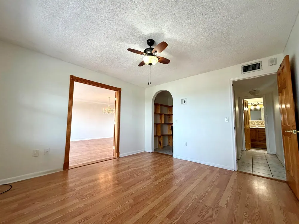 1502 S Lakeside Drive ##401 
