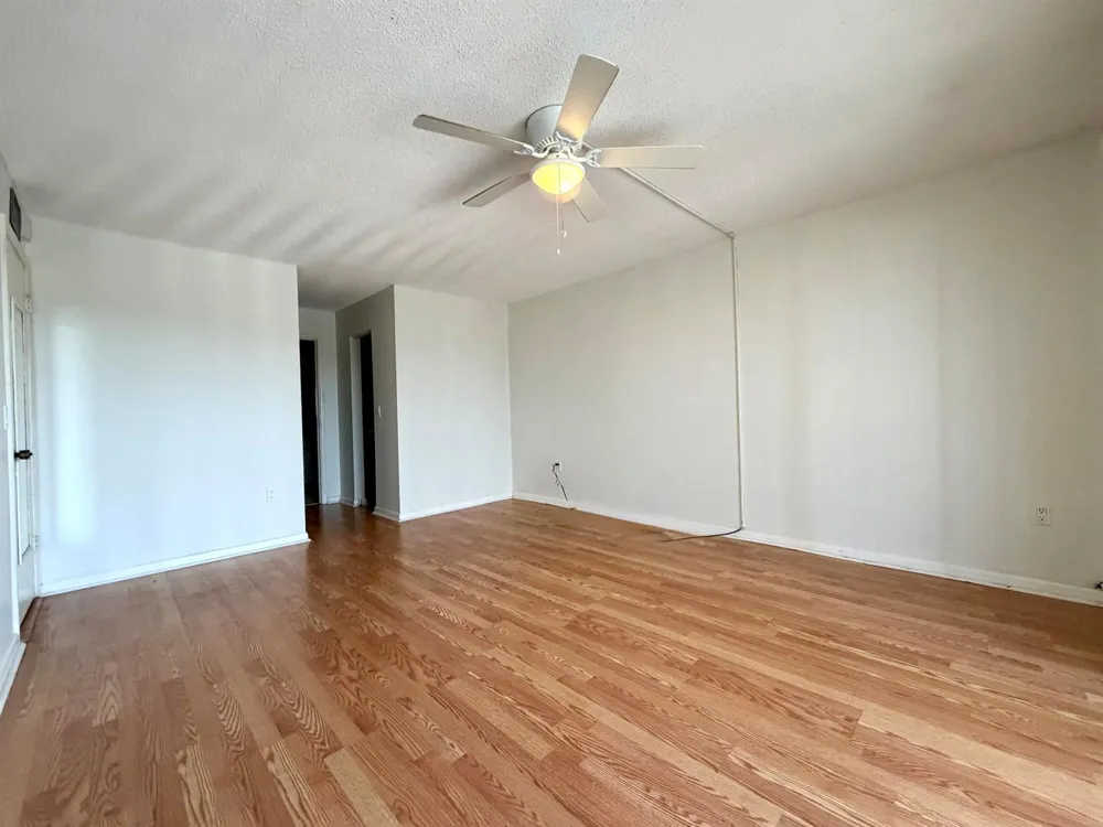 1502 S Lakeside Drive ##401 