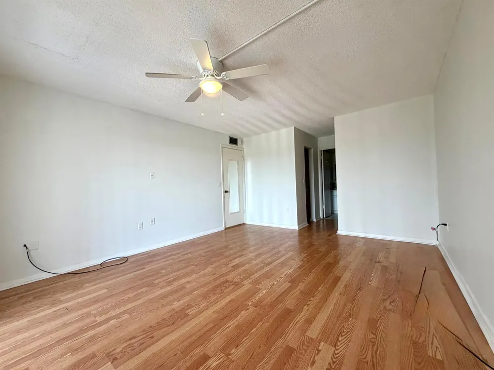 1502 S Lakeside Drive ##401 