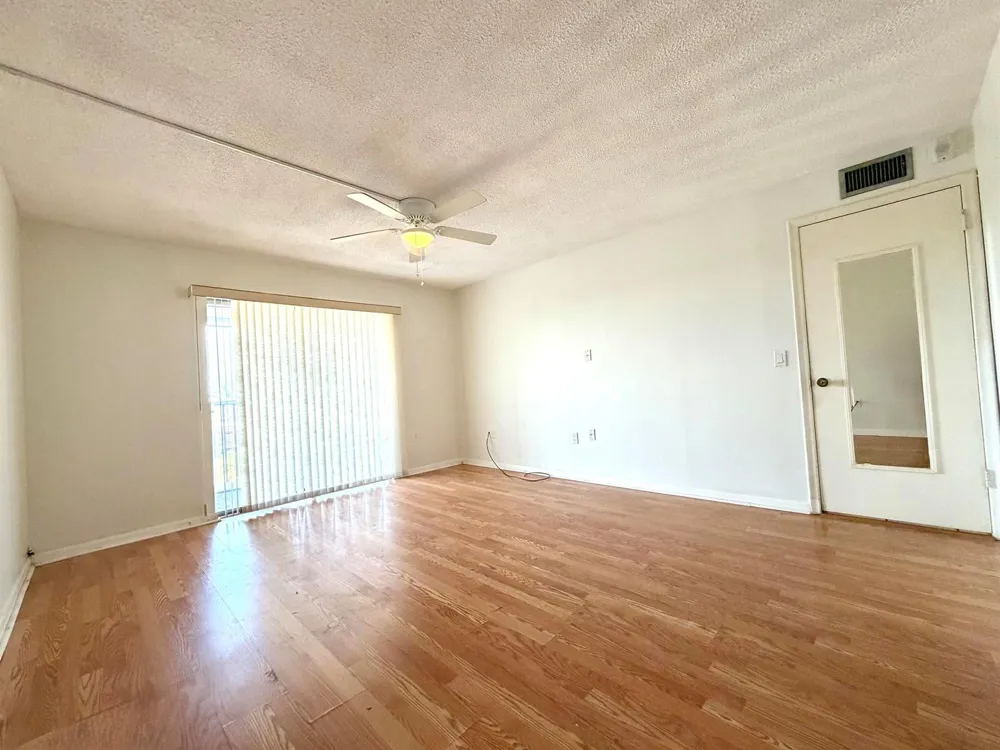 1502 S Lakeside Drive ##401 