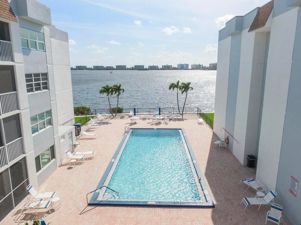 1502 S Lakeside Drive ##401 