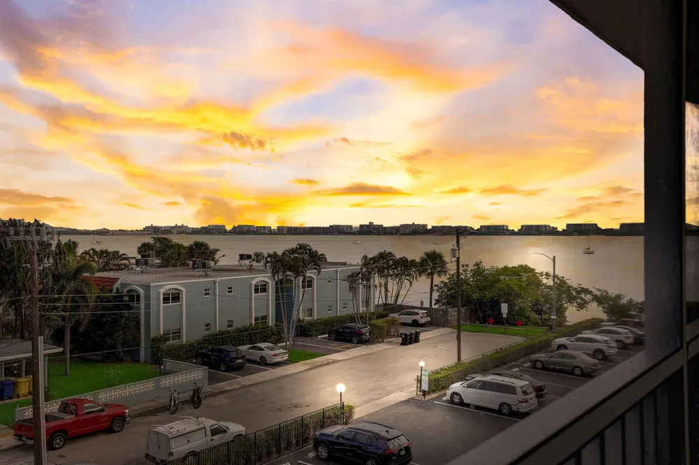 1502 S Lakeside Drive ##401 