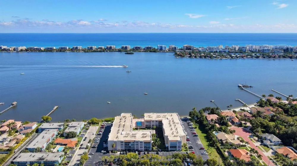 1502 S Lakeside Drive ##401 