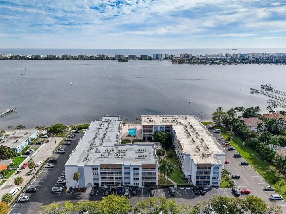 1502 S Lakeside Drive ##401 