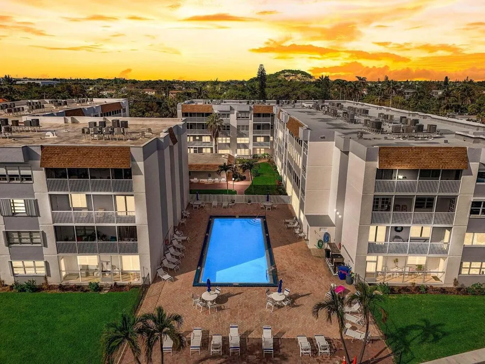 1502 S Lakeside Drive ##401 