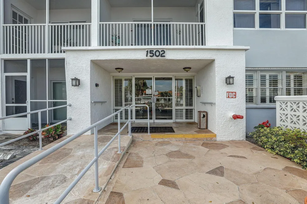 1502 S Lakeside Drive ##401 