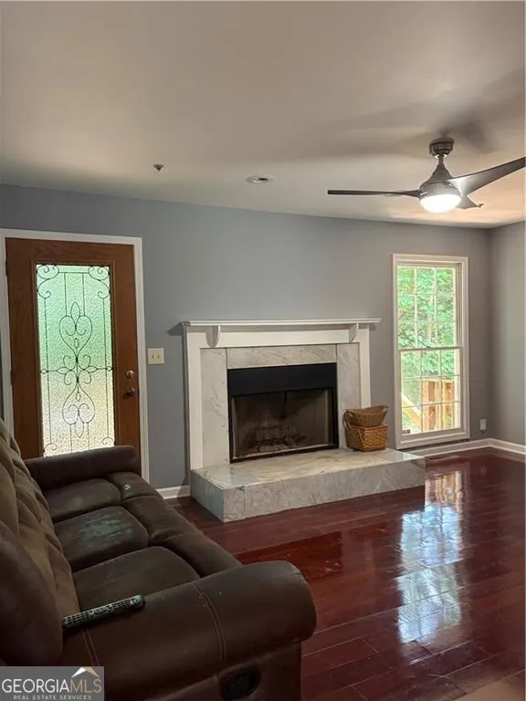 3728 Spring Leaf LN Acworth, GA 30101