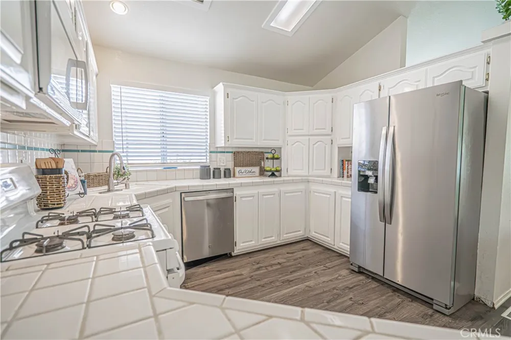 20160 Summit View Drive Canyon Country, CA 91351