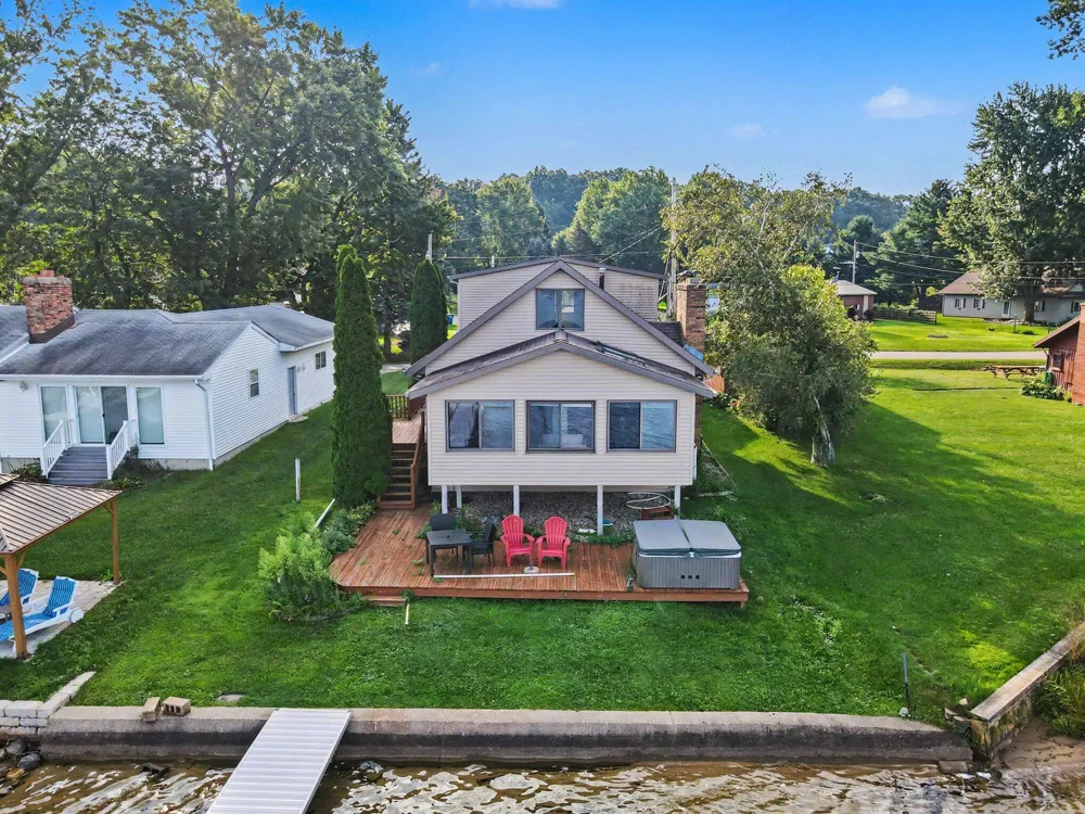 82142 Waldron Drive Lawton, MI 49065