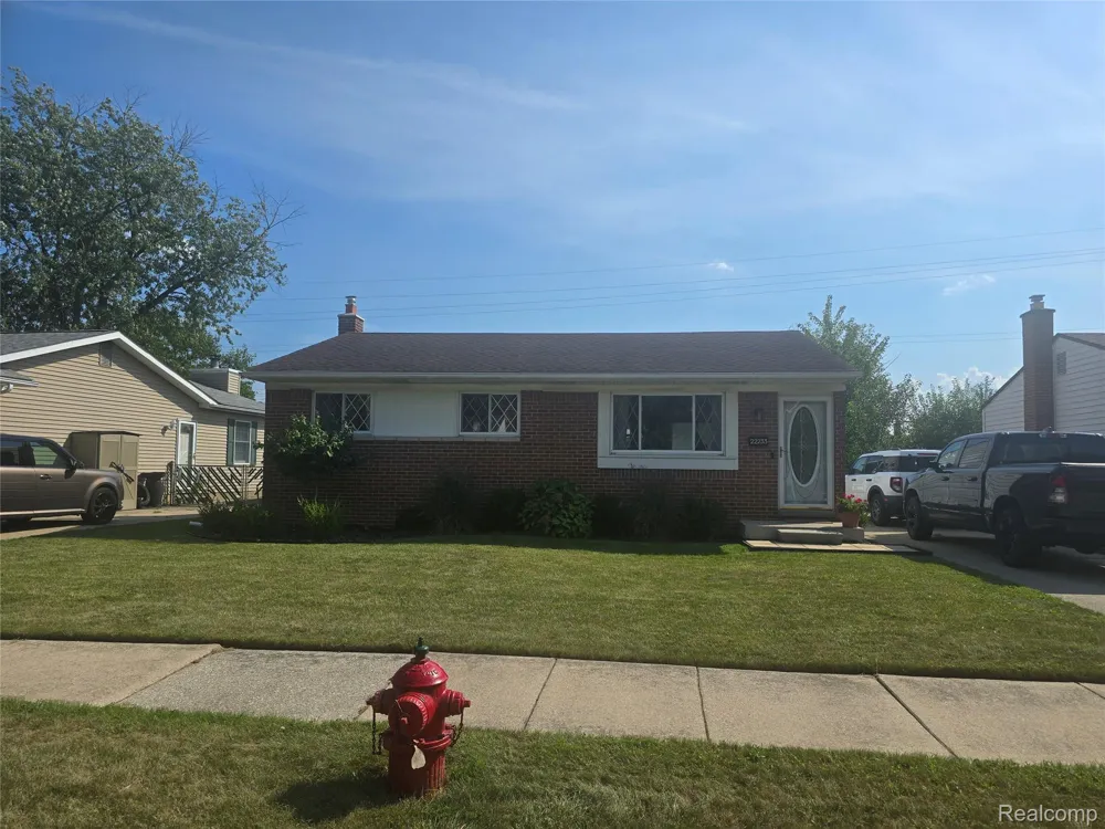 22233 Silver Creek Lane Rockwood City, MI 48173