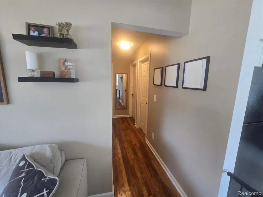 22233 Silver Creek Lane Rockwood City, MI 48173