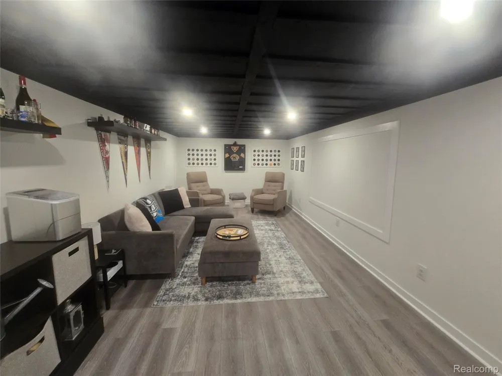 22233 Silver Creek Lane Rockwood City, MI 48173