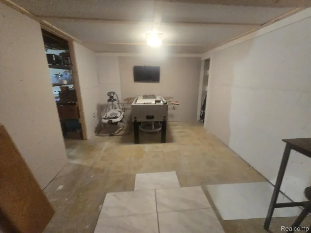 22233 Silver Creek Lane Rockwood City, MI 48173