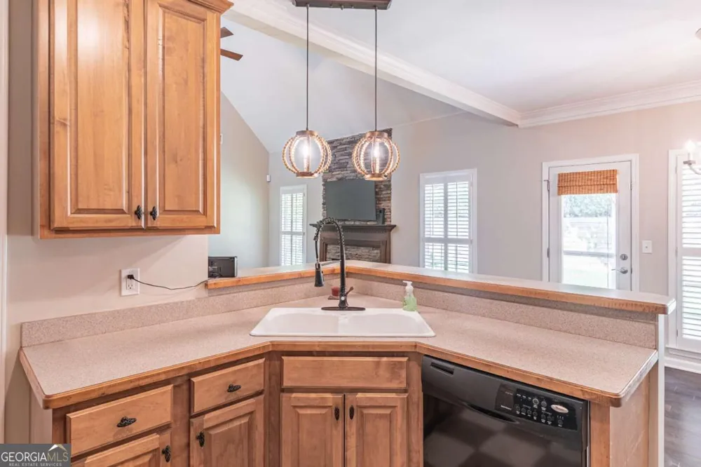 2649 Waters Edge DR Gainesville, GA 30504