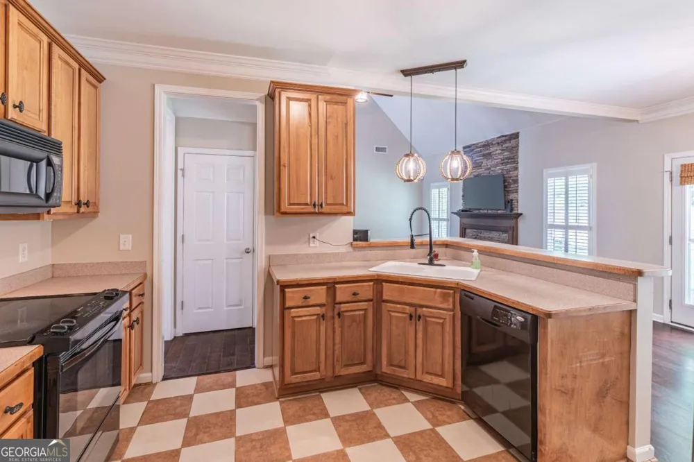 2649 Waters Edge DR Gainesville, GA 30504