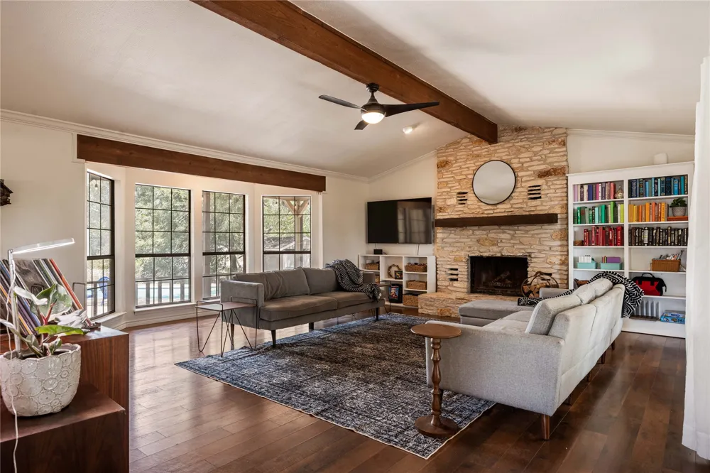 446 Roemer Road Elgin, TX 78621