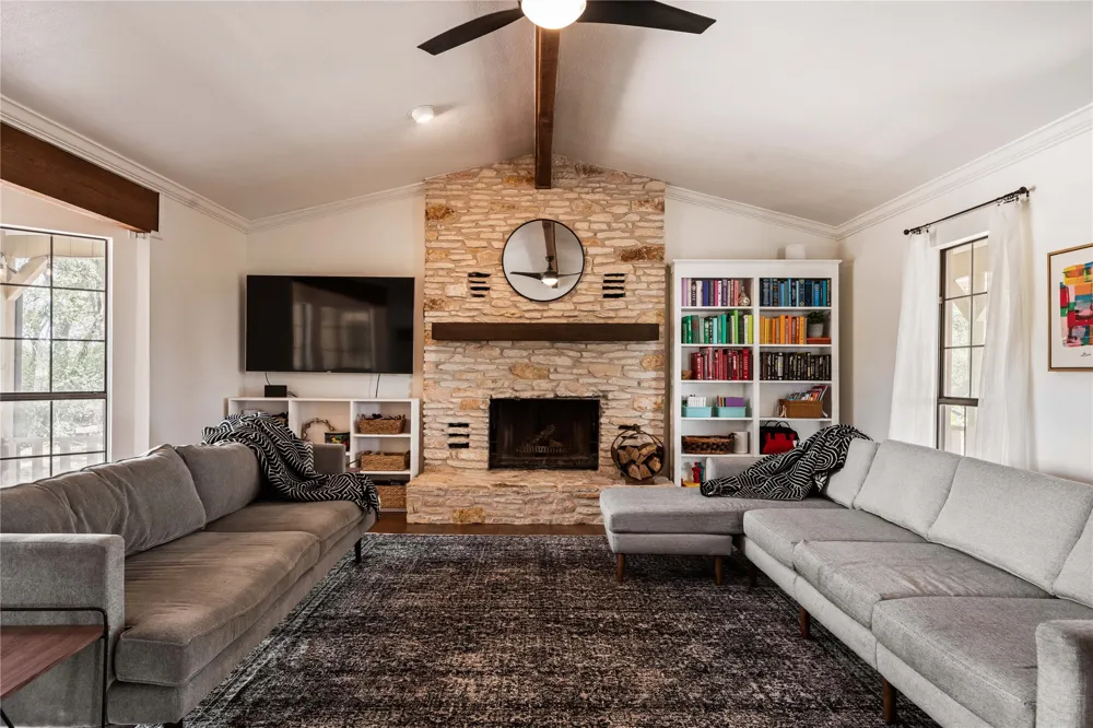 446 Roemer Road Elgin, TX 78621