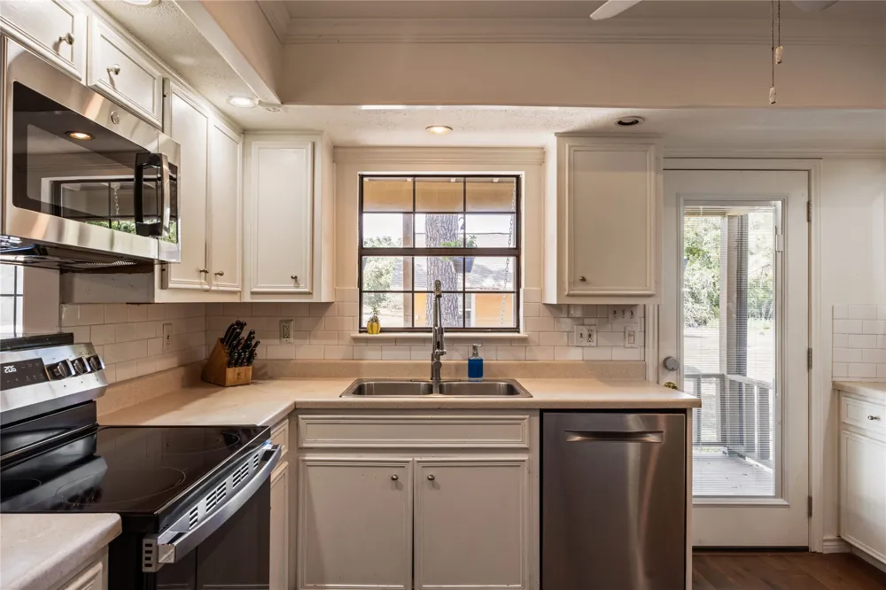446 Roemer Road Elgin, TX 78621