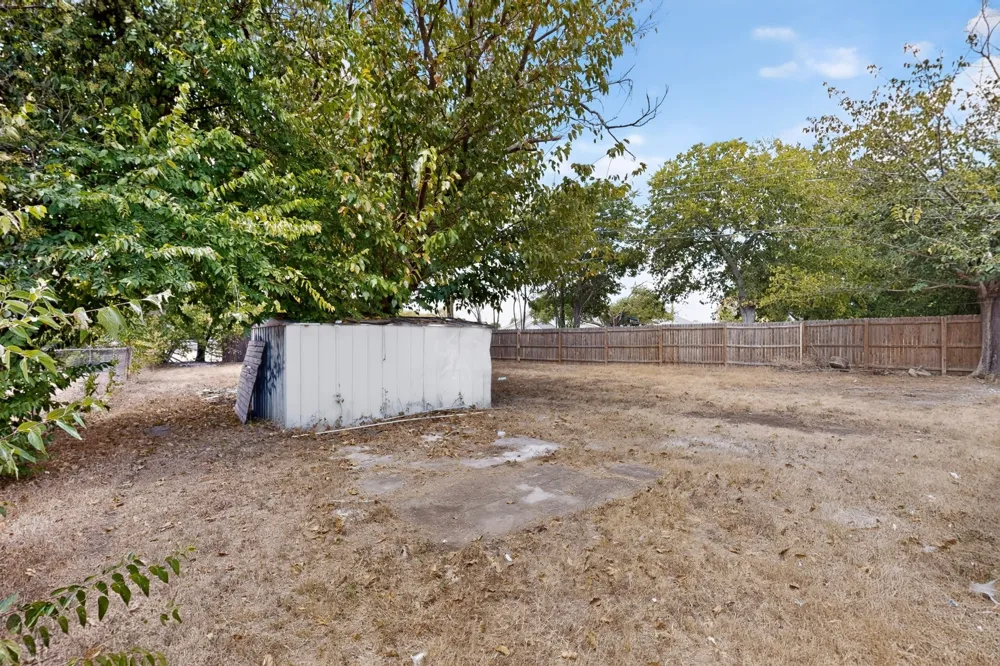 200 Opal Street Saginaw, TX 76179