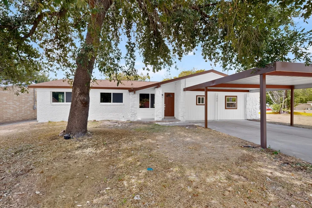 200 Opal Street Saginaw, TX 76179
