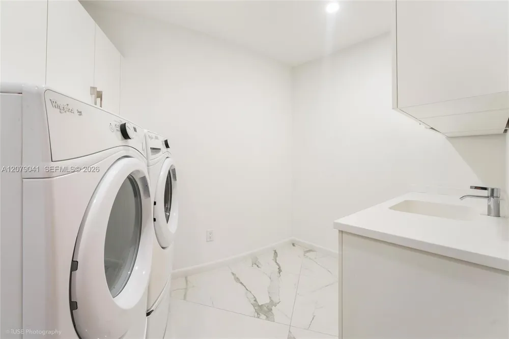 18555 Collins Ave #1901 Sunny Isles Beach, FL 33160
