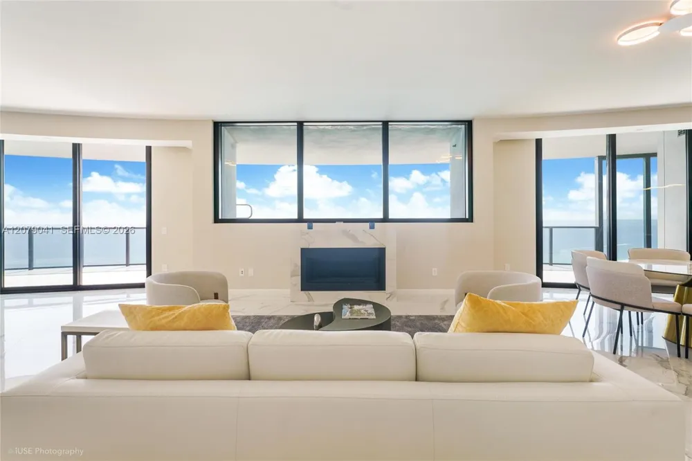 18555 Collins Ave #1901 Sunny Isles Beach, FL 33160