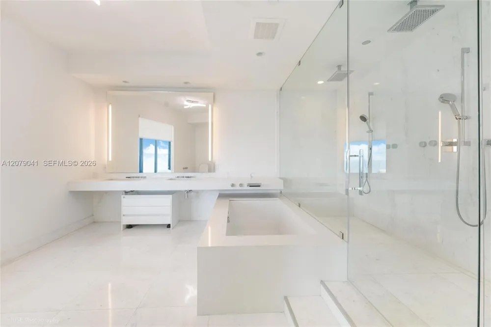 18555 Collins Ave #1901 Sunny Isles Beach, FL 33160