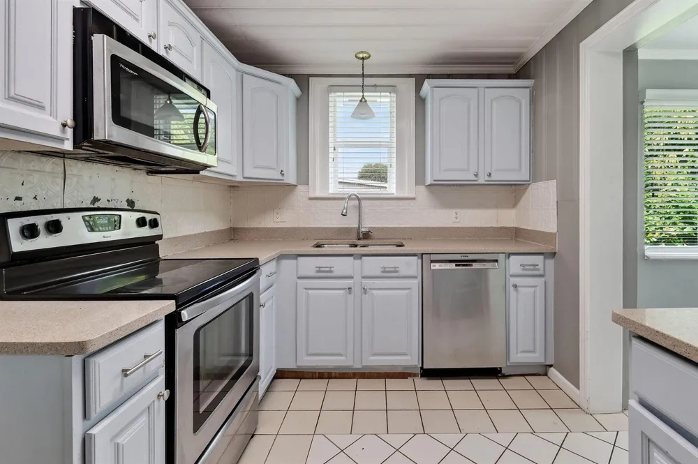 411 Evergreen Drive Lake Park, FL 33403