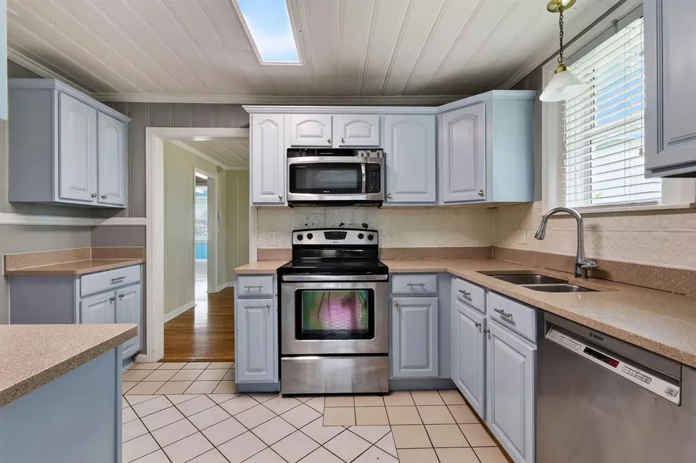 411 Evergreen Drive Lake Park, FL 33403