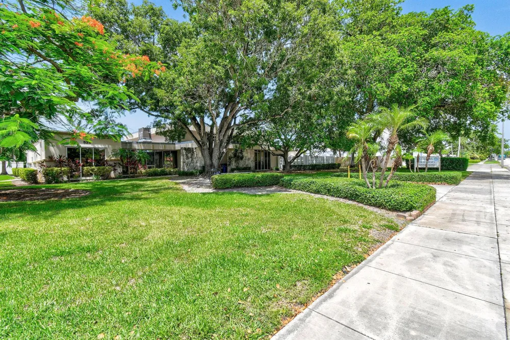 411 Evergreen Drive Lake Park, FL 33403
