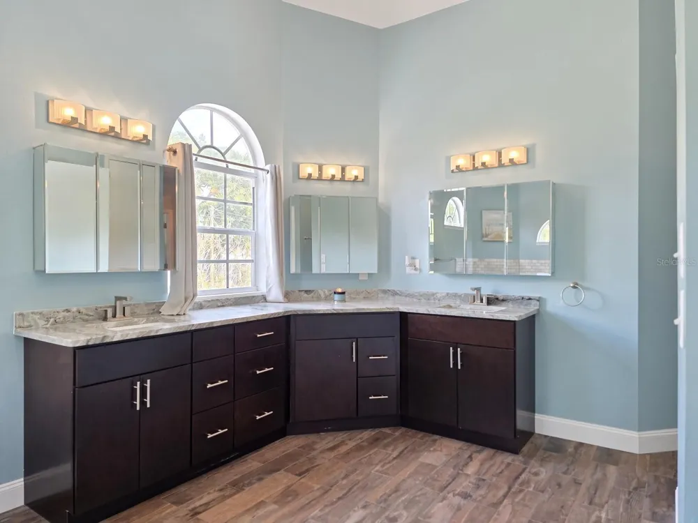 9303 ALICE LANE Riverview, FL 33578