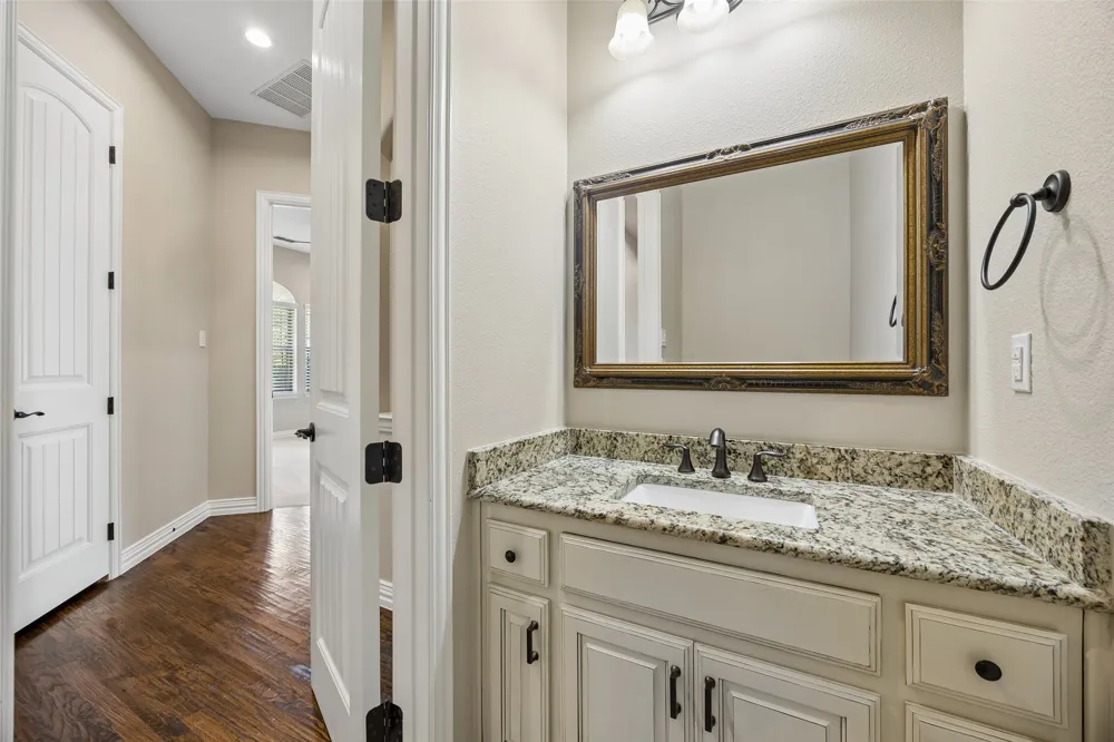 2526 Fruitland Avenue Farmers Branch, TX 75234