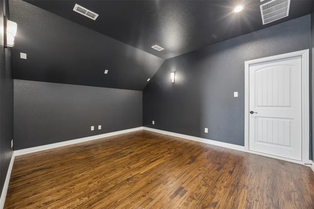 2526 Fruitland Avenue Farmers Branch, TX 75234