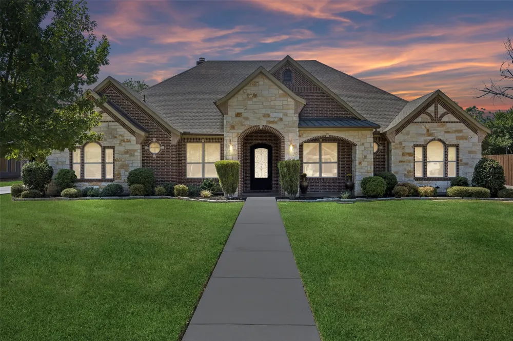 2526 Fruitland Avenue Farmers Branch, TX 75234